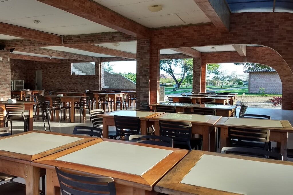 Le Gouvernement rappelle opportunément le cadre applicable à la restauration (péri)scolaire