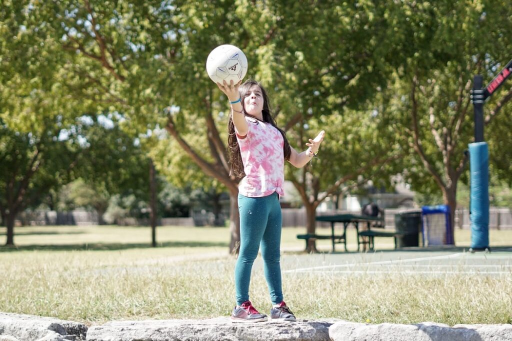 Enfants en situation de handicap : un rapport sénatorial formule des recommandations pour l&rsquo;accompagnement périscolaire