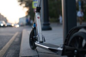 Trottinettes non électriques : le Gouvernement rappelle la réglementation applicable