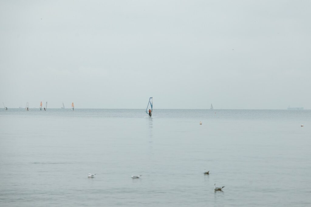 Aisance aquatique, attestation du « savoir-nager » et accès à certaines activités nautiques : les ACM laissés-pour-compte ?